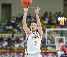 准！赵继伟上半场5投4中&amp;三分4中3 攻下11分1助